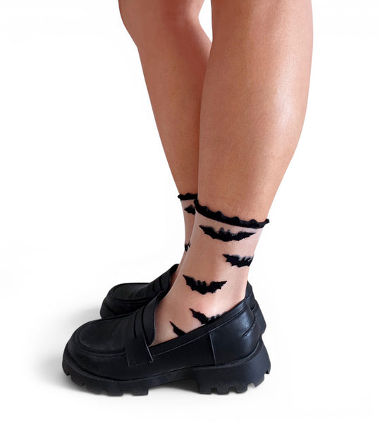 SHEER Bat Lettuce Edge Socks